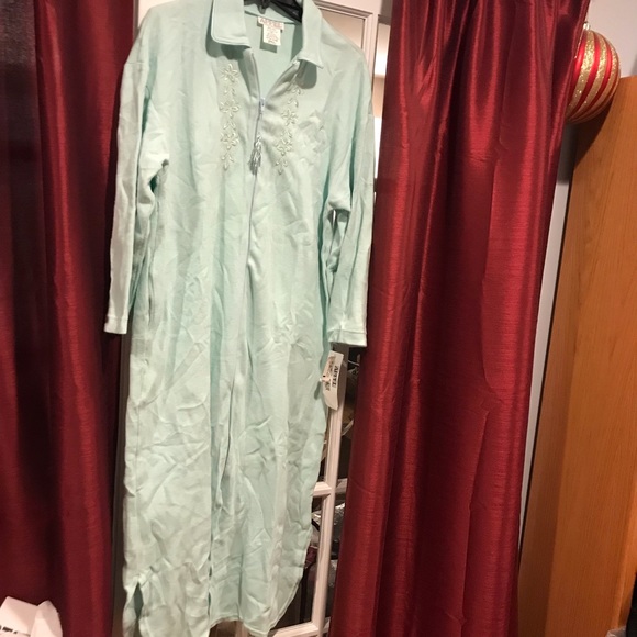 Appel robe - Picture 2 of 6